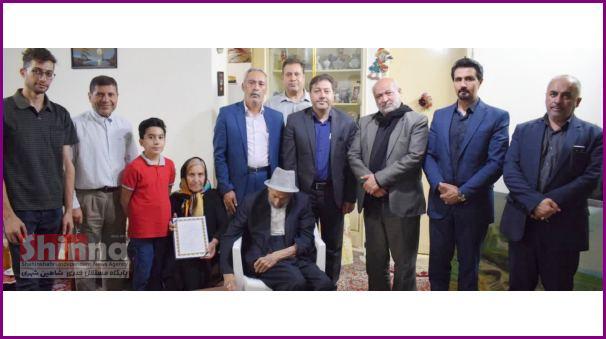 قرآن خطی هنرمند شاهین شهری به موزه مردم شناسی اهدا شد