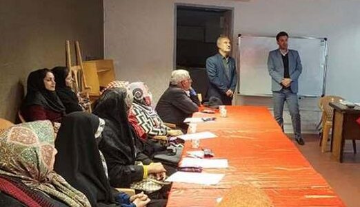 ویژه برنامه هفتگی کتابخوانی در مسیر آگاهی در فرهنگسرای ادب و هنر گلدیس تحت مدیریت سازمان فرهنگی اجتماعی و ورزشی شهرداری شاهین شهر شروع به کار کرد. | کتاب | مطالعه | جمع خوانی کتاب